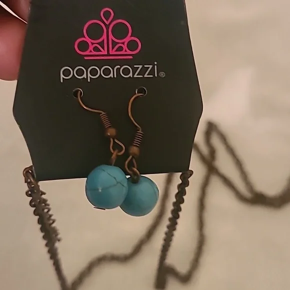 Paparazzi turquoise necklaces and earrings - Picture 3 of 3